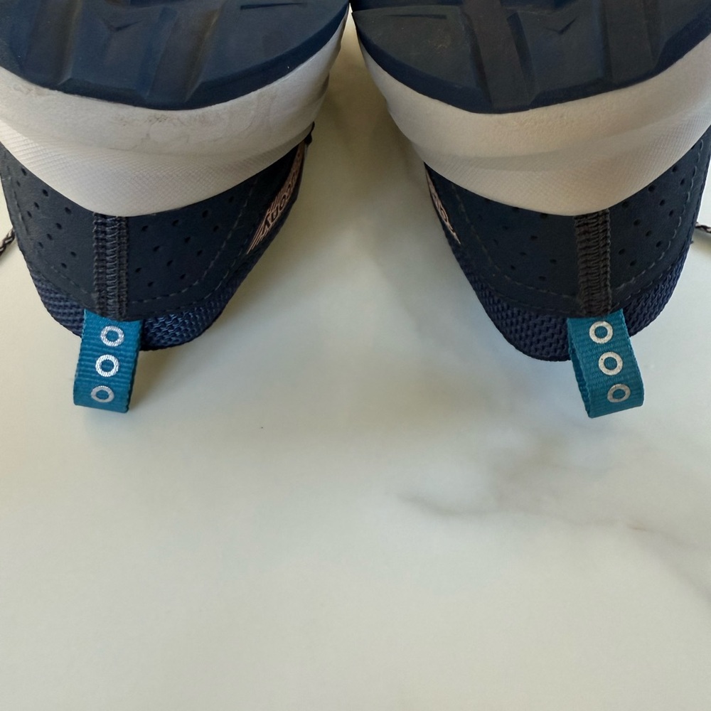 Saucony women’s' Navy and Teal Sneakers - Picture 8 of 8